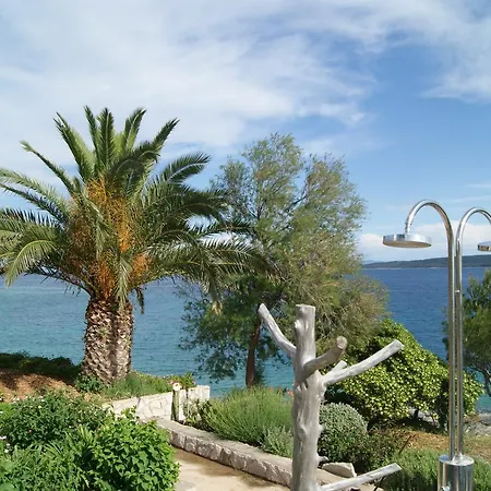 Zavala 553f * Jelsa (Hvar)