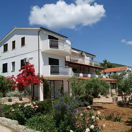 Zavala 553f * Jelsa (Hvar)
